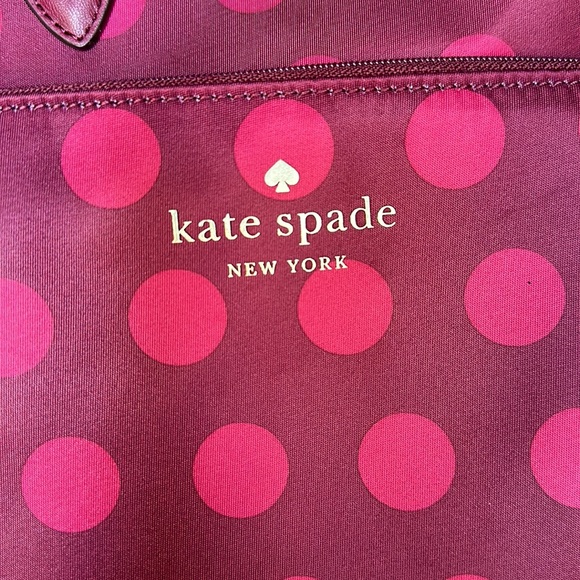 Set Kate Spade Lg tote bag w/ dark pink/mauve dots. W/ large makeup bag. - Picture 3 of 9